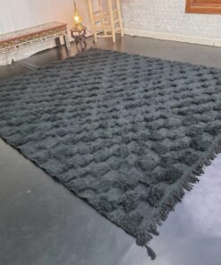 ufted Black Rug