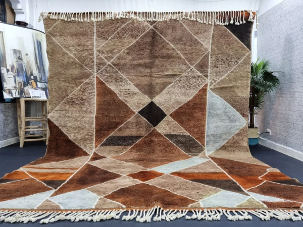 white and brown rug
