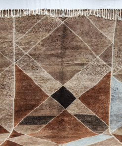 white and brown rug