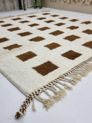 Gorgeous White and Brown Rug