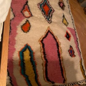 SEHAR – White and Light Pink Rug – Wool Beni Ourain Geometric Carpet