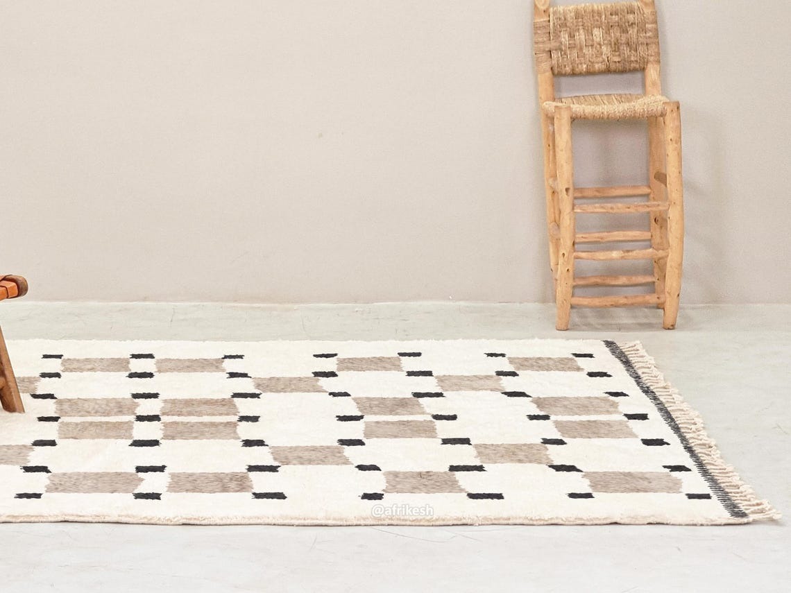 Amud – Moroccan Beni Ourain Rug Beige and White – Custom Geometric Berber Rug - Image 7