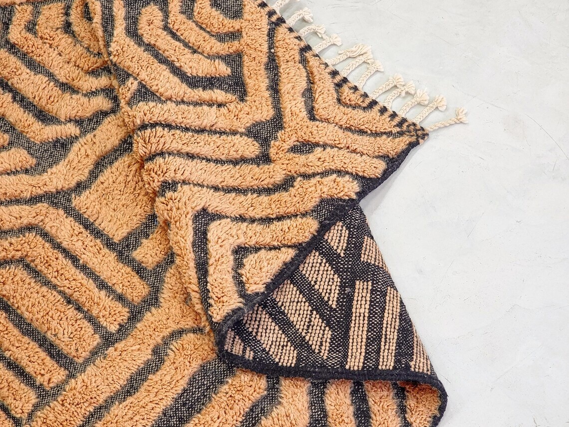 Horizon - Beni Ourain Tufted Rug – Custom Brown And Black Rug - Image 5