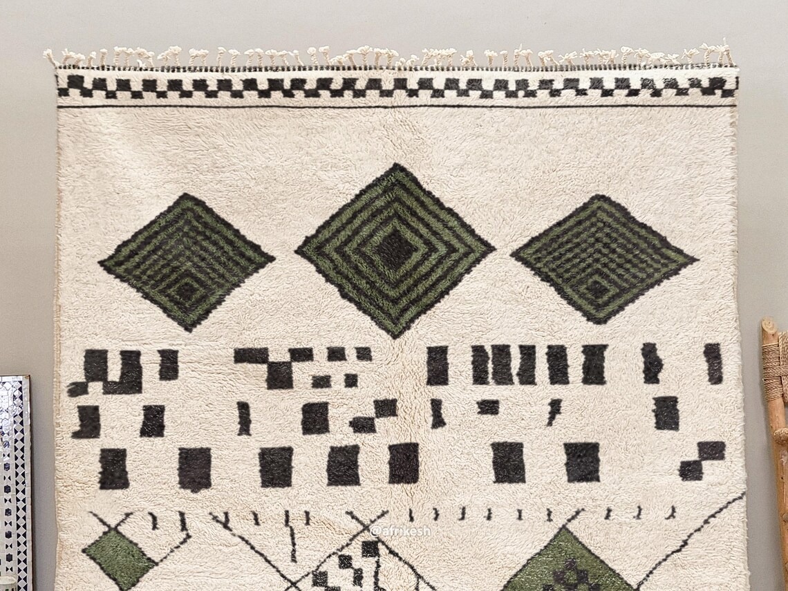 Laleh– Moroccan Beni Ourain Rug Green and White – Custom Geometric Berber Rug - Image 5