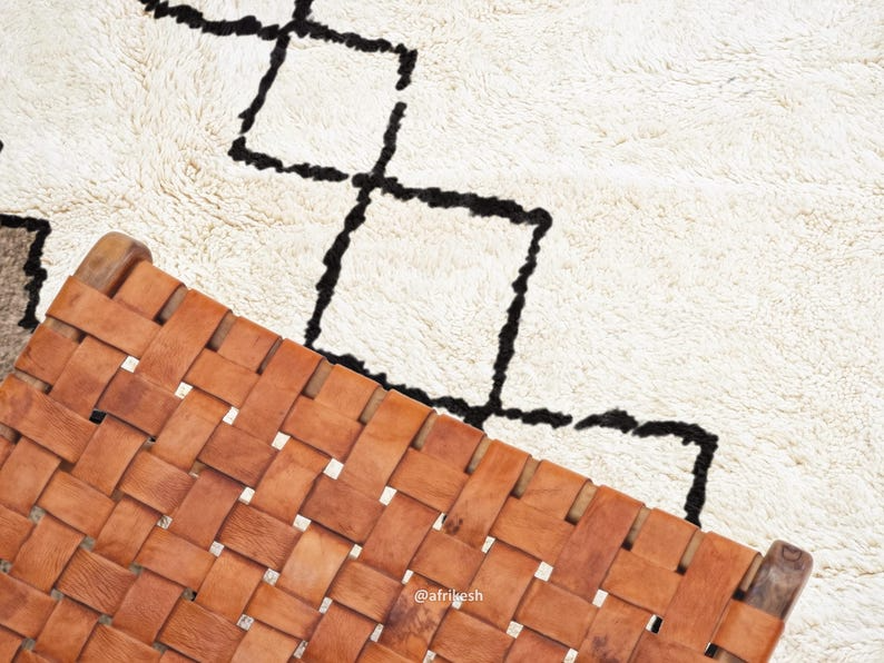 Najat– Moroccan Beni Ourain white and Beige Rug  – Custom Geometric Rug - Image 6