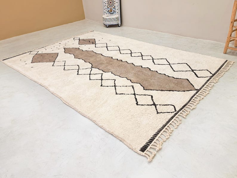 Najat– Moroccan Beni Ourain white and Beige Rug  – Custom Geometric Rug - Image 3