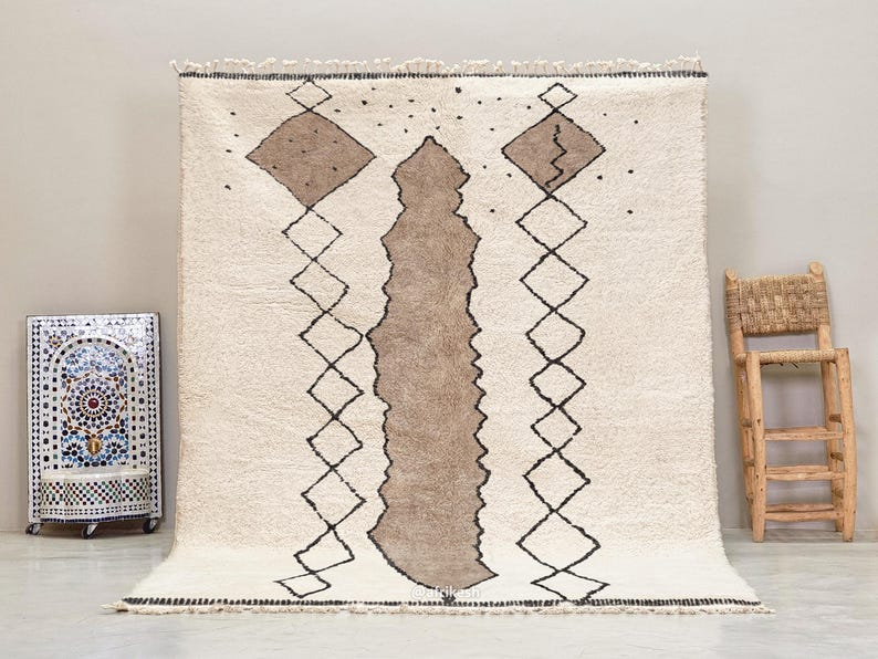 Najat– Moroccan Beni Ourain white and Beige Rug  – Custom Geometric Rug - Image 2