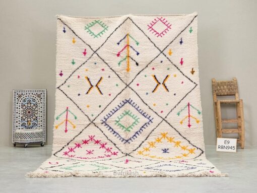 TILIWA – White and Pink Geometric Rug – Beni Ourain Custom Rug