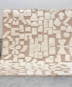 Alternative view of INES –  Beige and White Moroccan Rug – Beni Mrirt Tufted Custom Rug