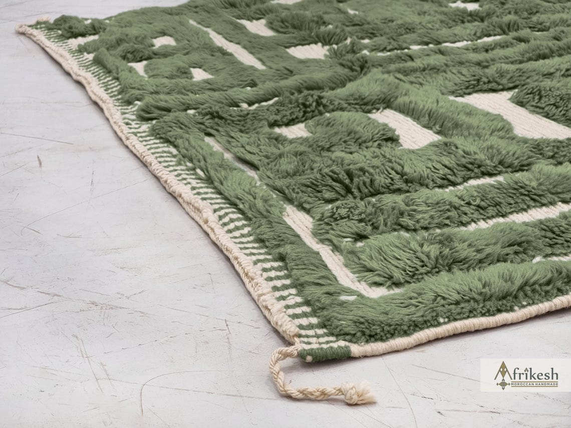 Tazgzout – Dark Green And White Mororccan Rug – Beni Mrirt Tufted Rug - Image 5