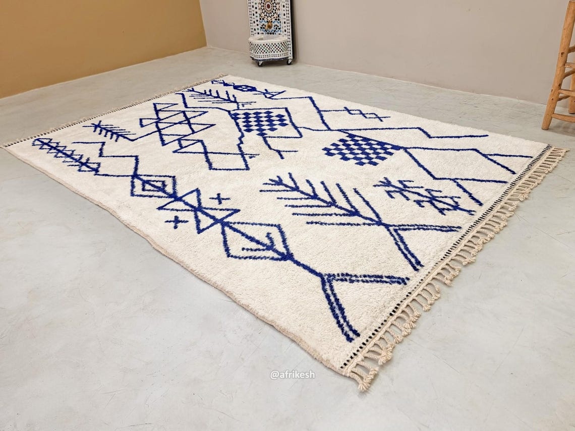 Tifawt– Moroccan Beni Ourain Artistic Rug- Bleau and White Azilal Carpet - Image 3